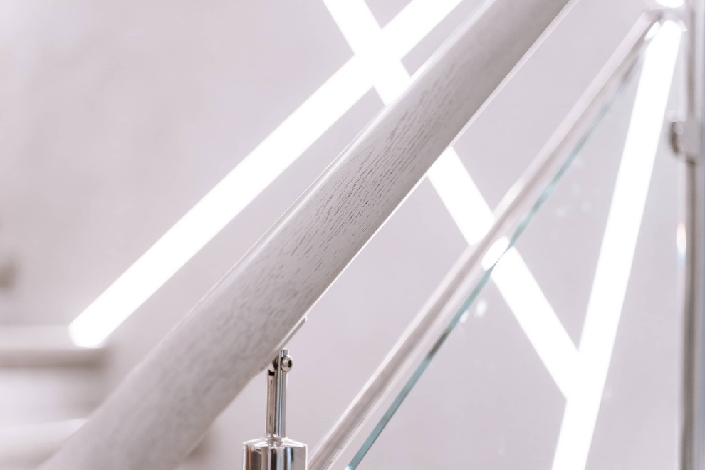 Проект 9 - Лестница в стиле Hi-Tech с подсветкой ступеней