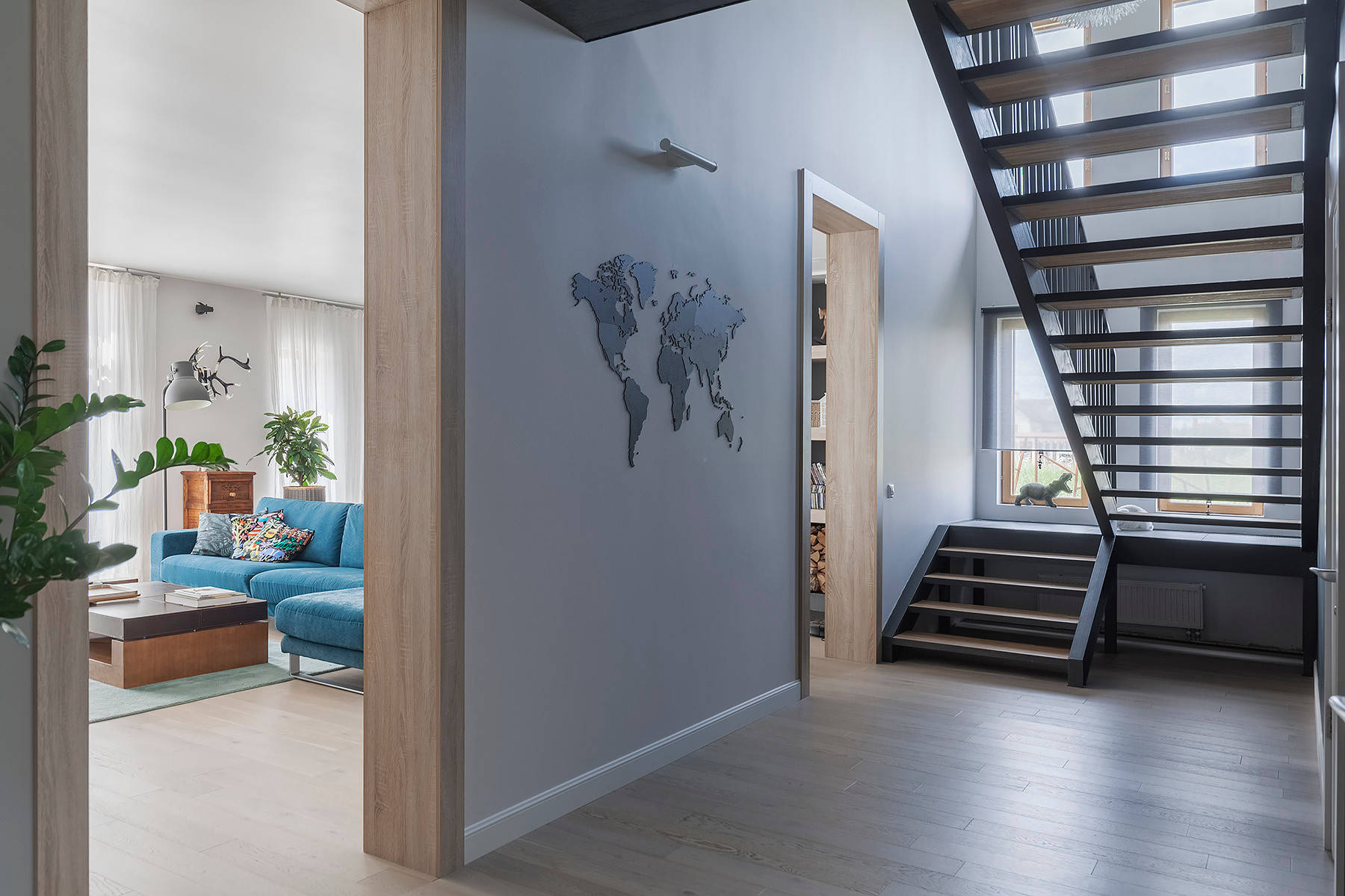 В гостях: Удивительный забор и черный-черный дом