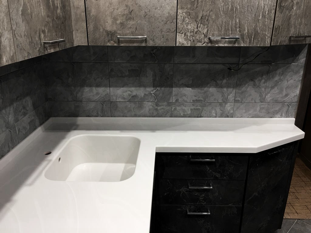 Подоконник-столешница из искусственного камня Corian