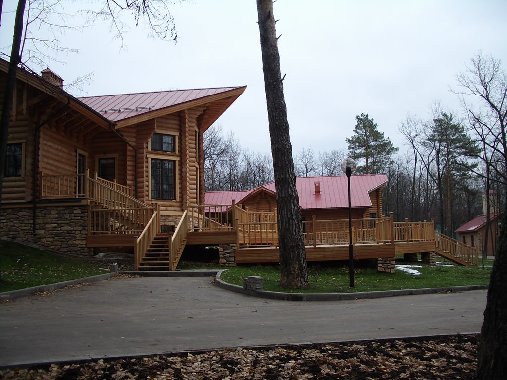 Гостевой дом. Калиброванное бревно. Канадская рубка. Диаметр 35-45 см.