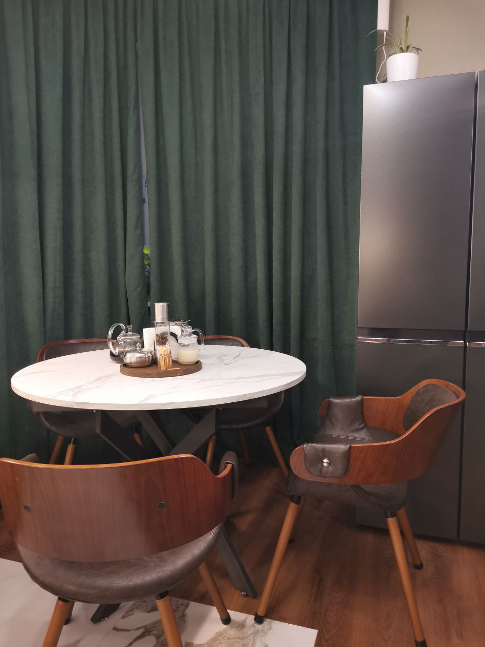 Обложка проекта: Немецкая кухня Burger  CORA GRAIN CONIAC + ELLA MOONLIGHT GREY