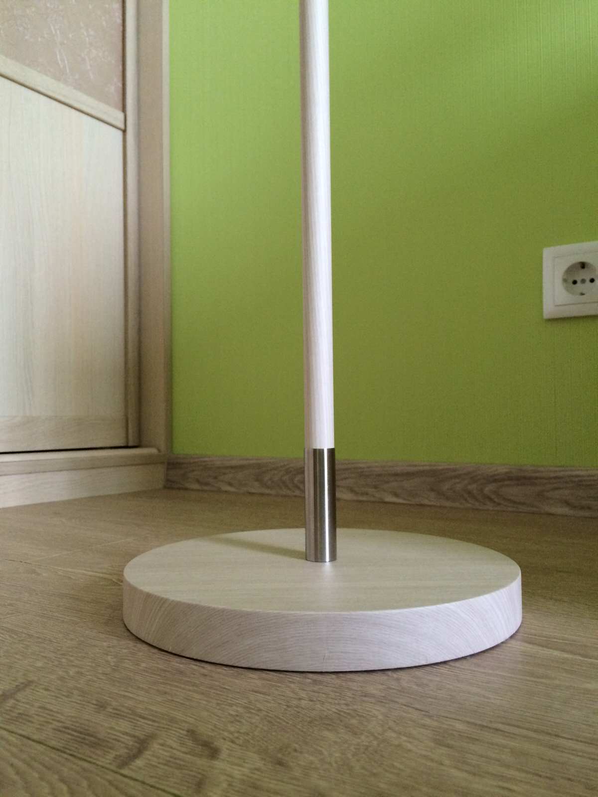 Цветотерапия, светодиодный торшер индивидуального применения