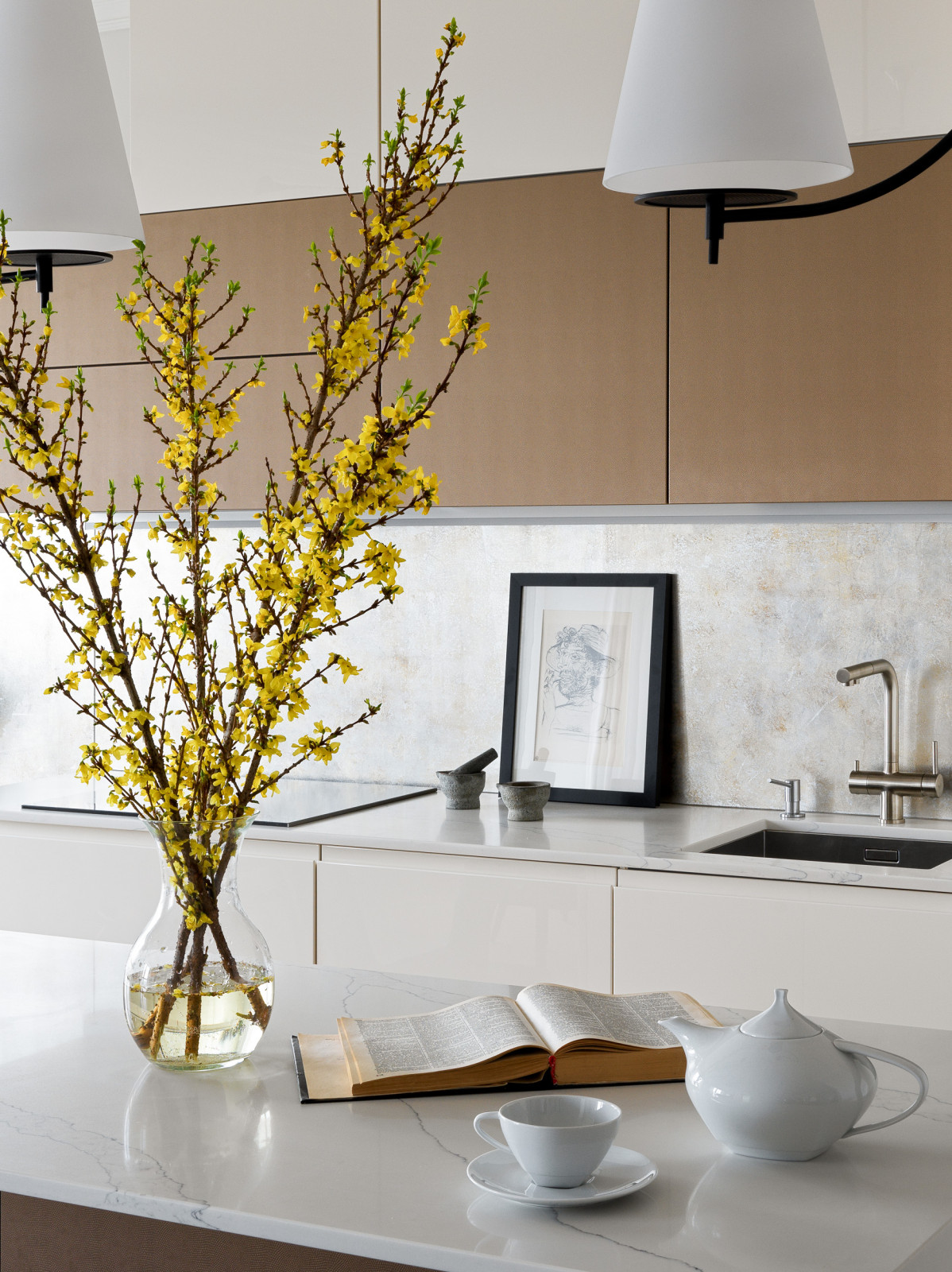 Houzz тур: Антиквариат и семейные реликвии в современной квартире