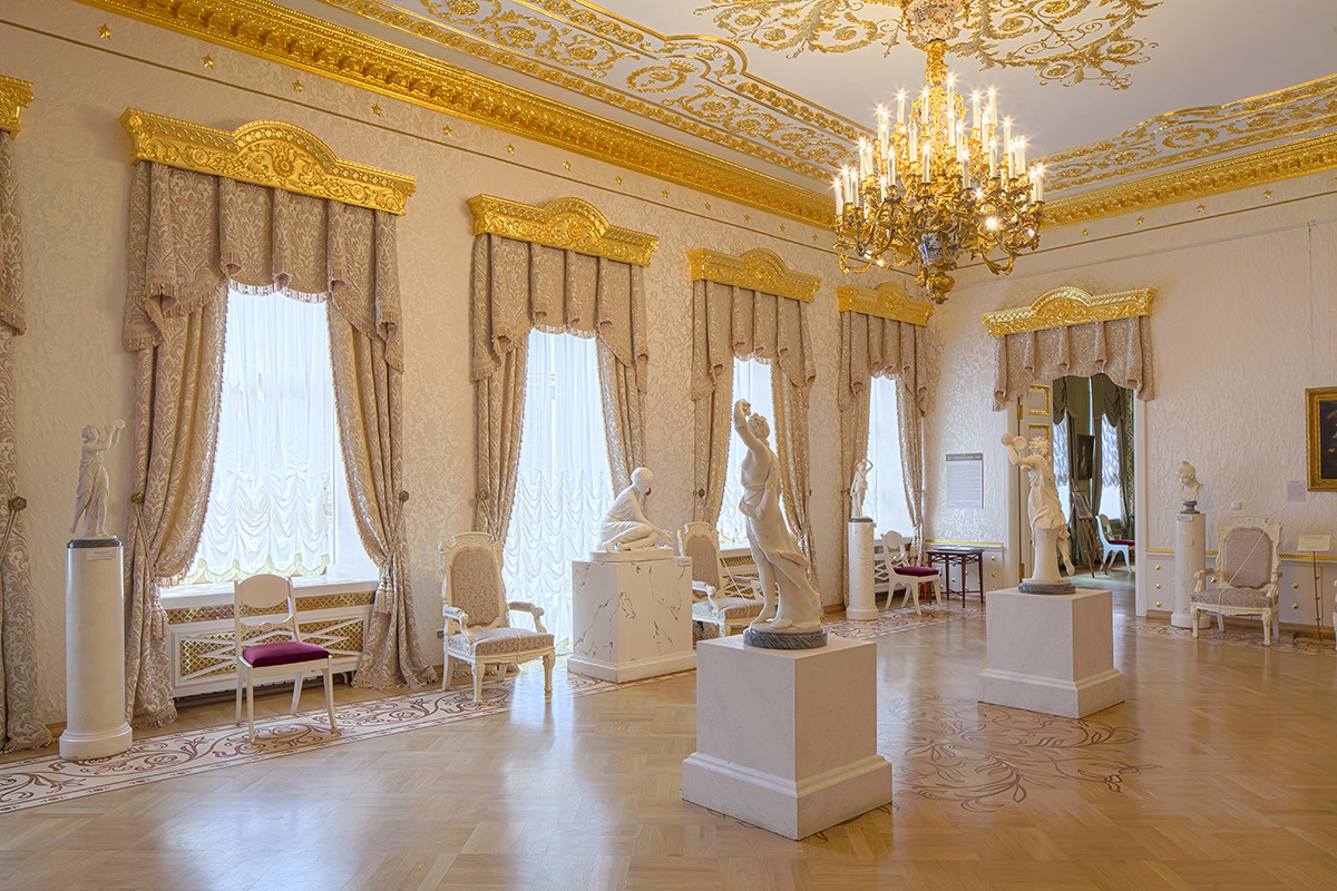 Оформление оконных убранств в Шереметьевском дворце