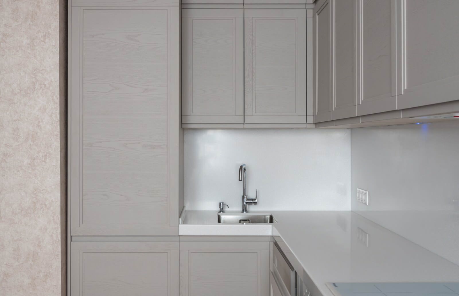 Угловая кухня Джаспер в цвете Экрю от дизайнера