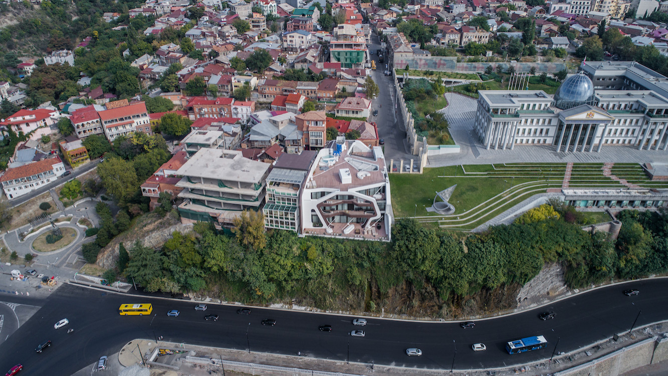 Pipia Panorama residence in Tbilisi / J Mayer H