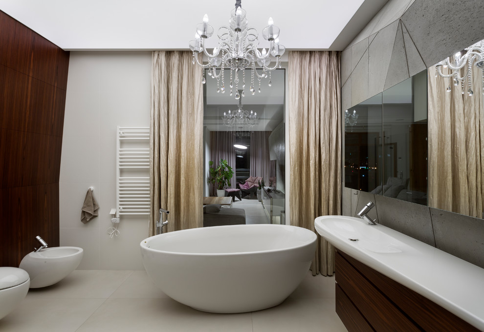 On the verge of illusion