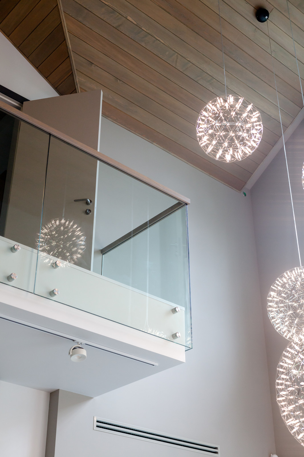 Стеклянные ограждения второго света