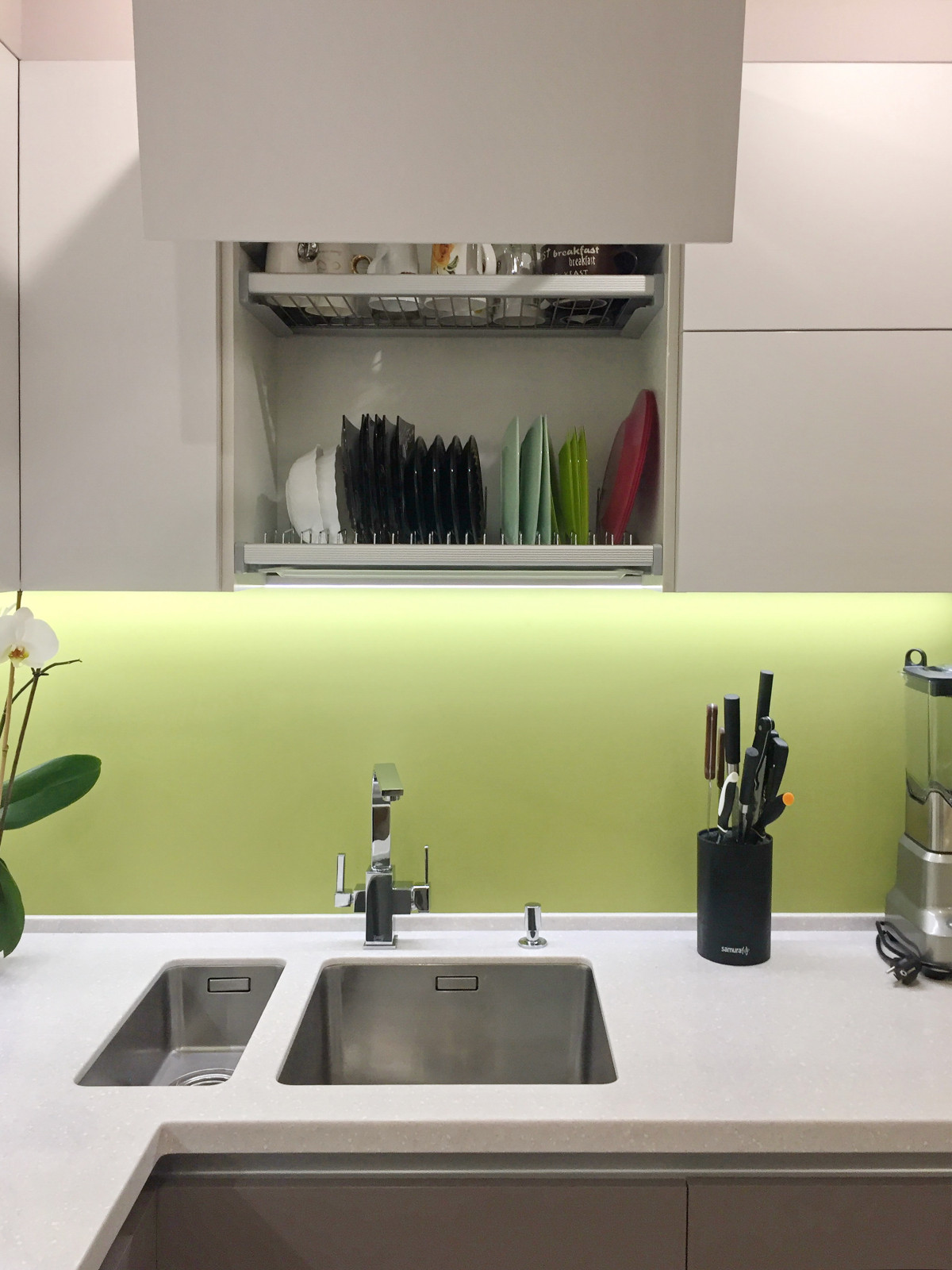 Обложка проекта: Кухня с профилем Gola