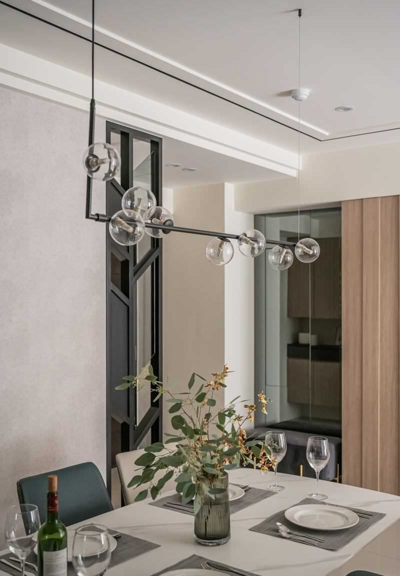 Благородные кремовые тона в современной квартире для большой семьи от L DESIGN