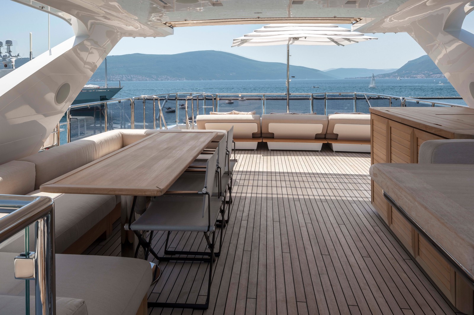 Интерьеры яхты Benetti108  "Varvara"