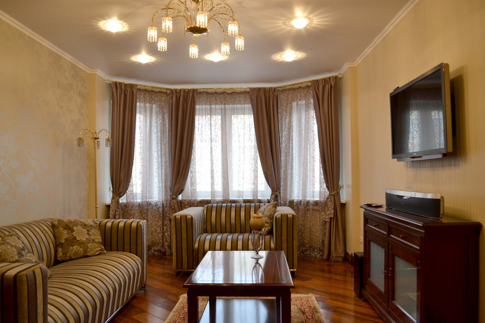 ДВУХКОМНАТНАЯ КВАРТИРА В КЛАССИЧЕСКОМ СТИЛЕ