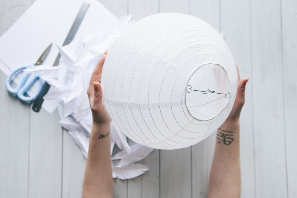DIY: Как декорировать абажур бумажными перьями своими руками