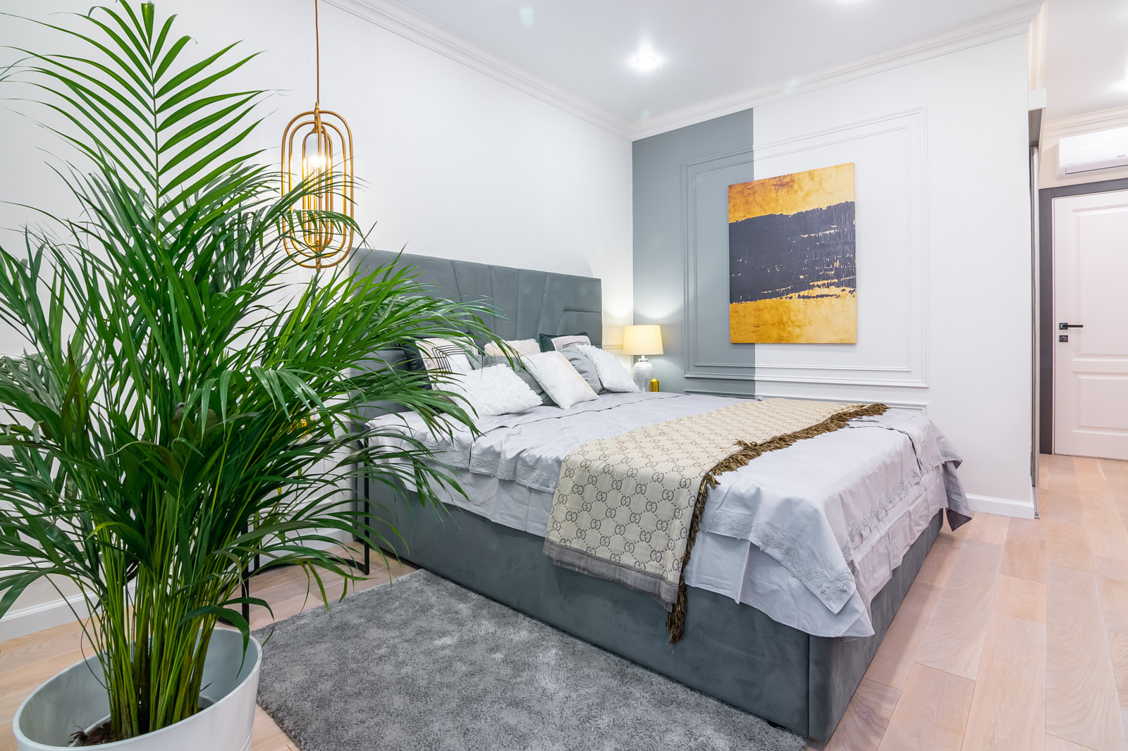 Антон Комаров