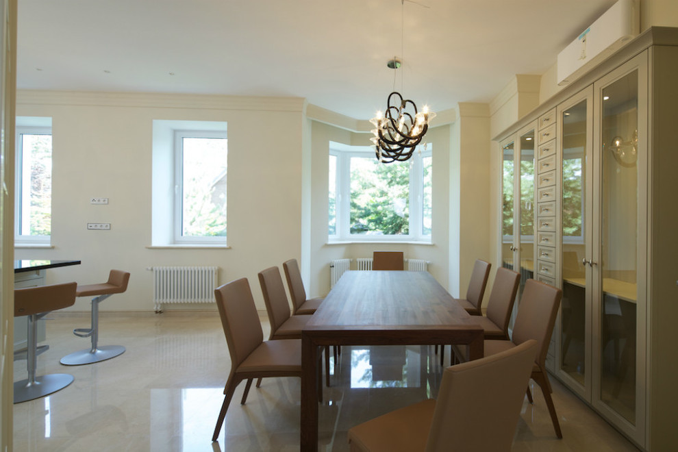 Загородный дом в Барвихе - гостиная, кухня и зал