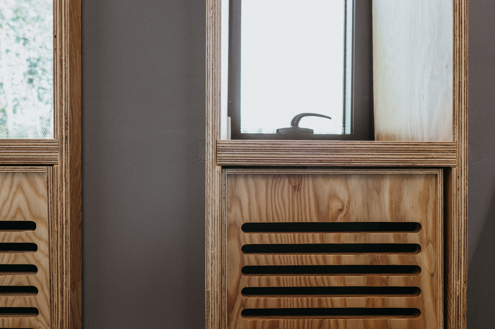 Обрамления стен и декоративные решетки на радиаторы