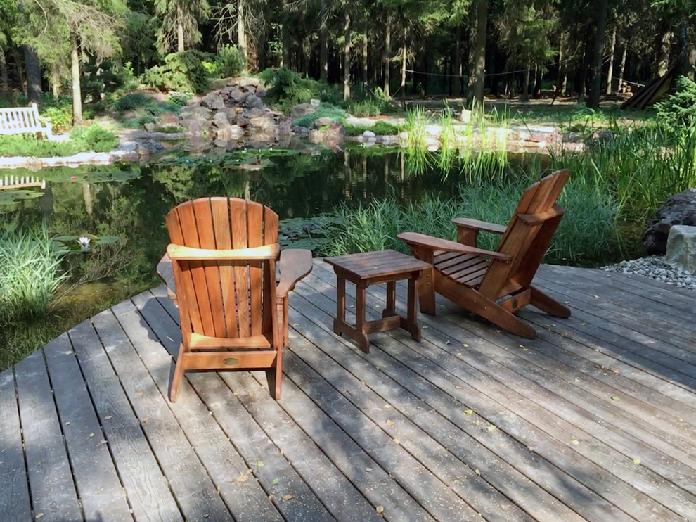 Садовые кресла Адирондак и пруд