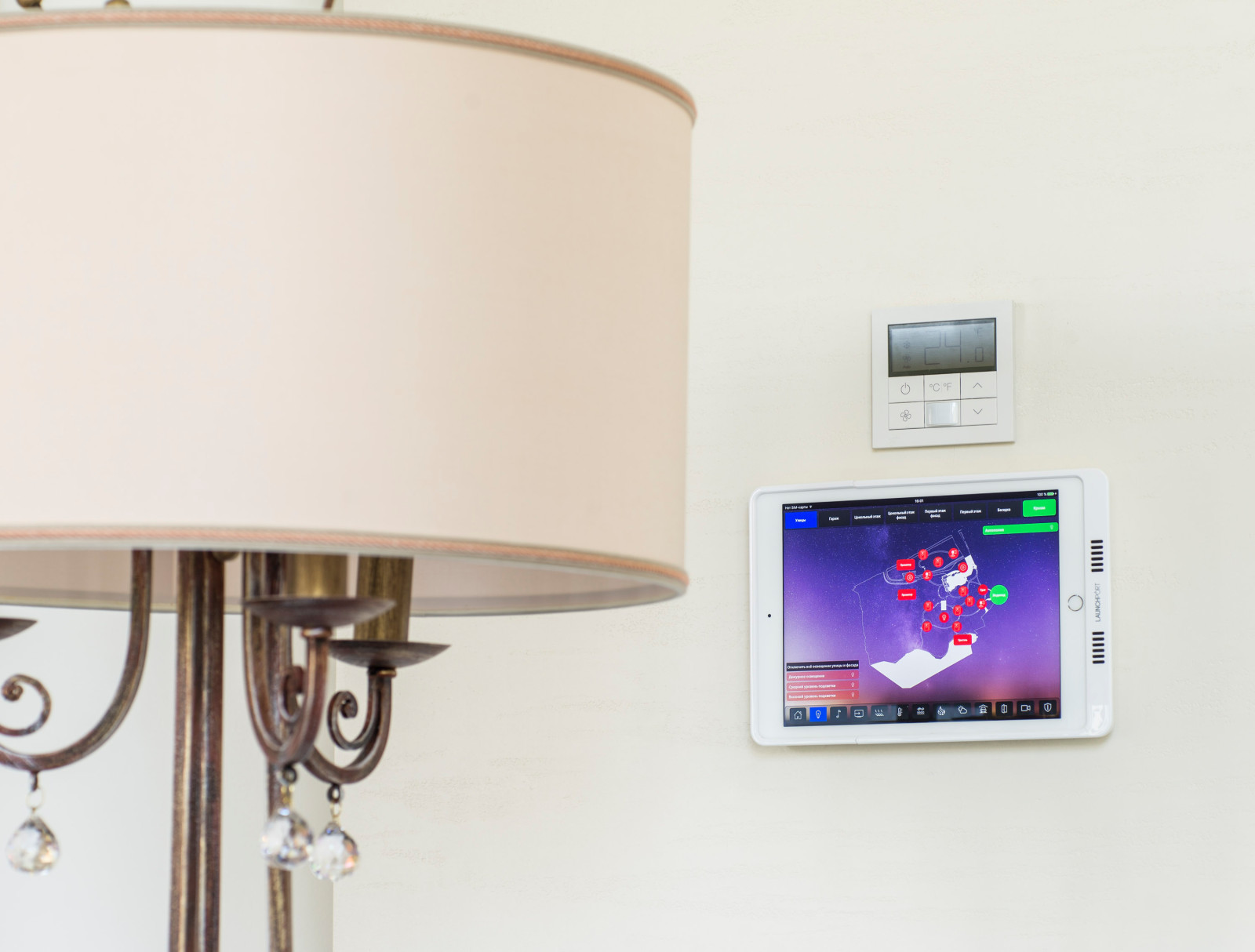 Загородная резиденция на берегу озера