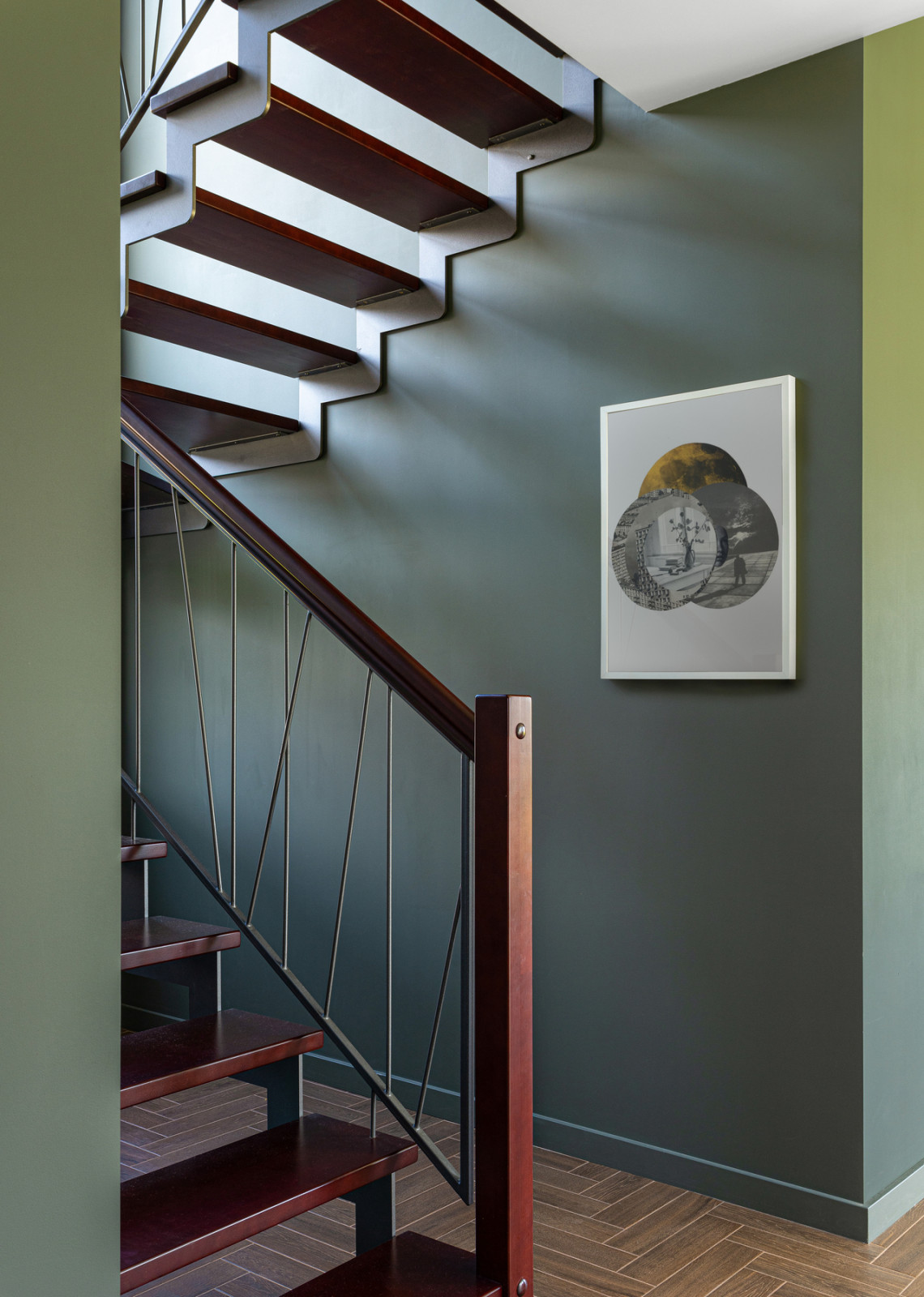 Дом в Подмосковье 137 м2 с темными стенами