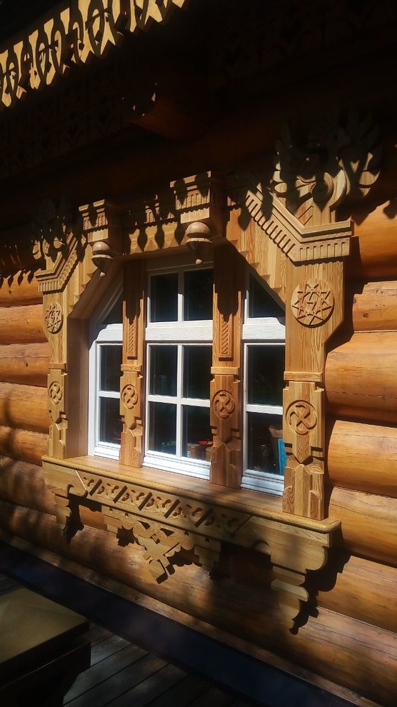 Русская усадьба. Родовое поместье. Резная обналичка оконных и дверных проемов