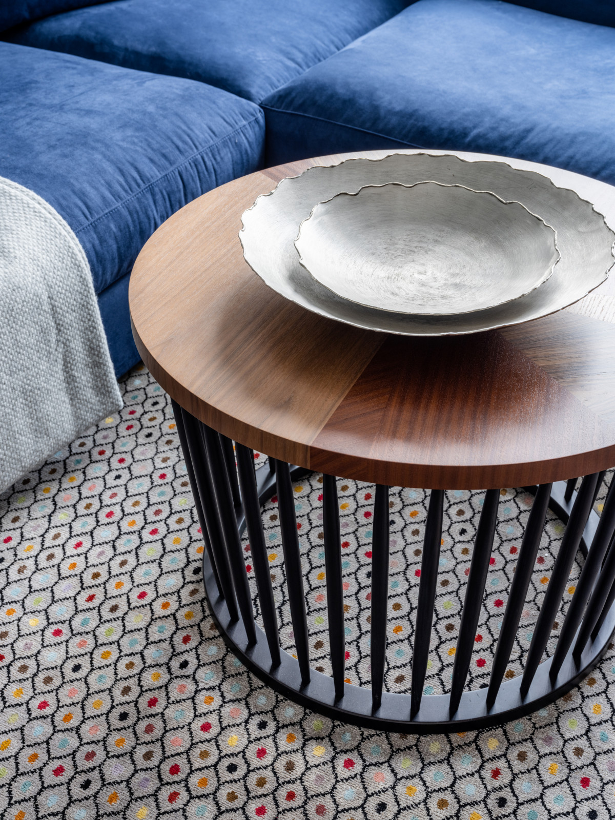 Дизайн квартиры с мебелью Zebrano by Sinteza: креслами,журнальным и smart-столом