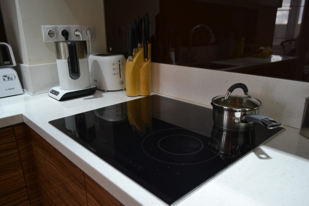 Глянцевая индукционная поверхность