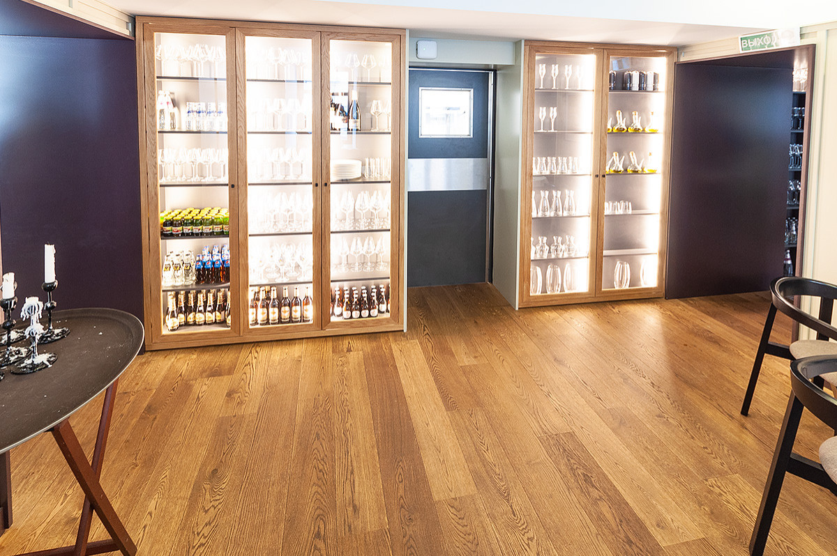 Ресторан Le Gosse в Минске. Паркетная доска.