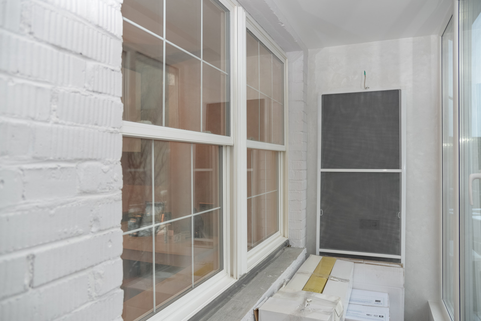 Остекление квартиры английскими окнами ПВХ