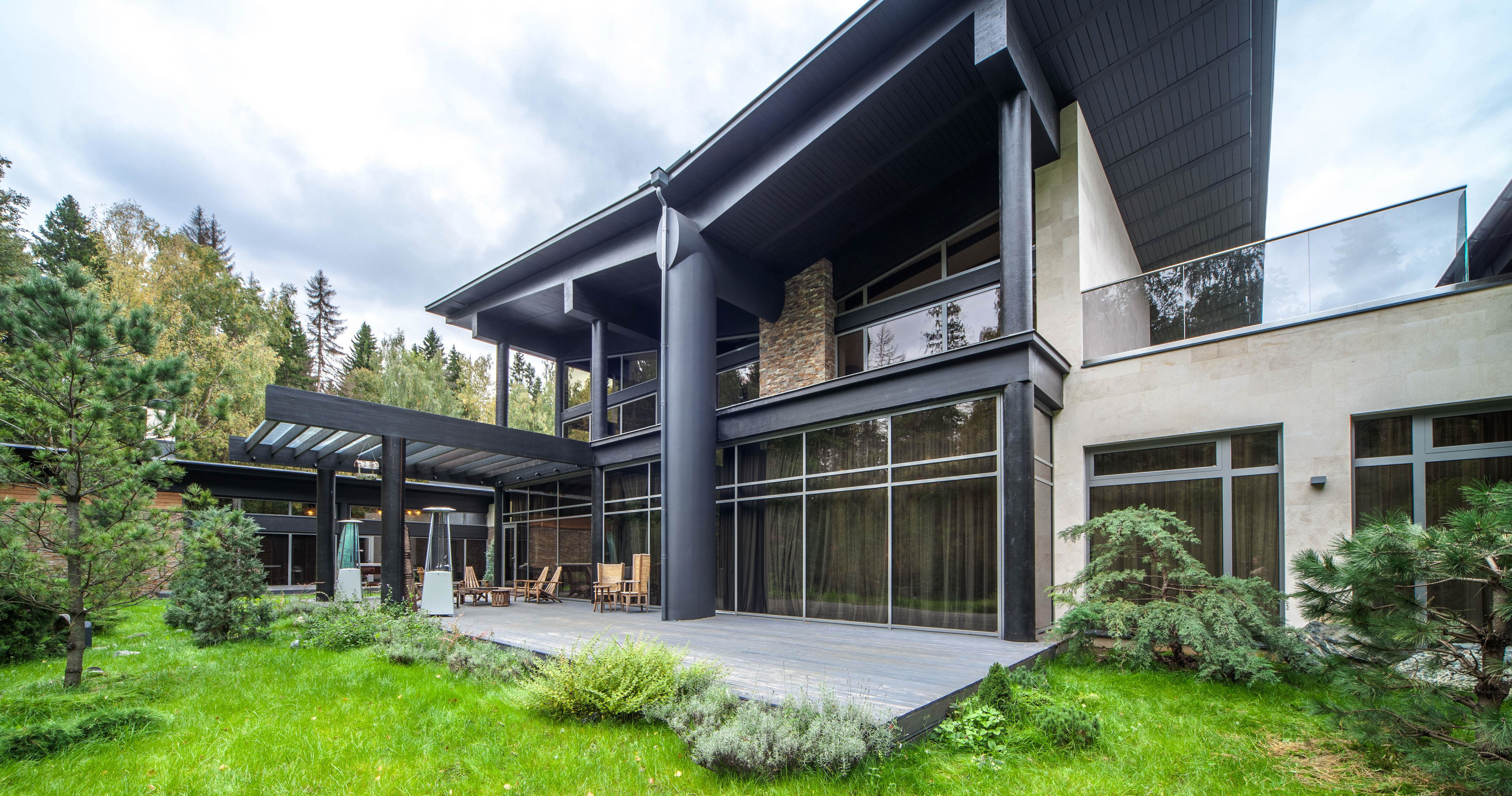 Современный загородный дом "Wing house"