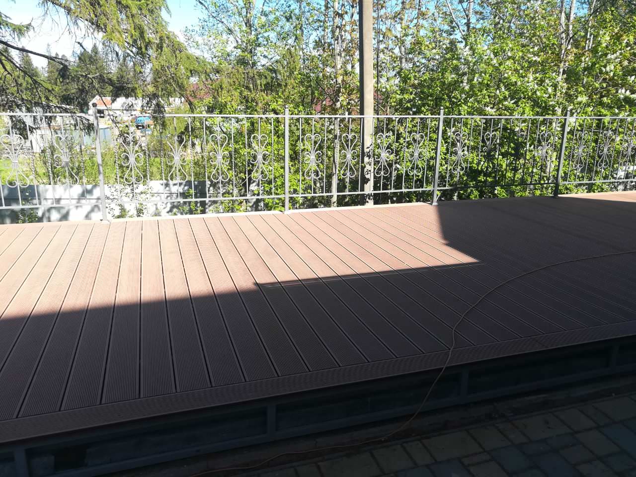 Обложка проекта: Террасная система у загородного дома