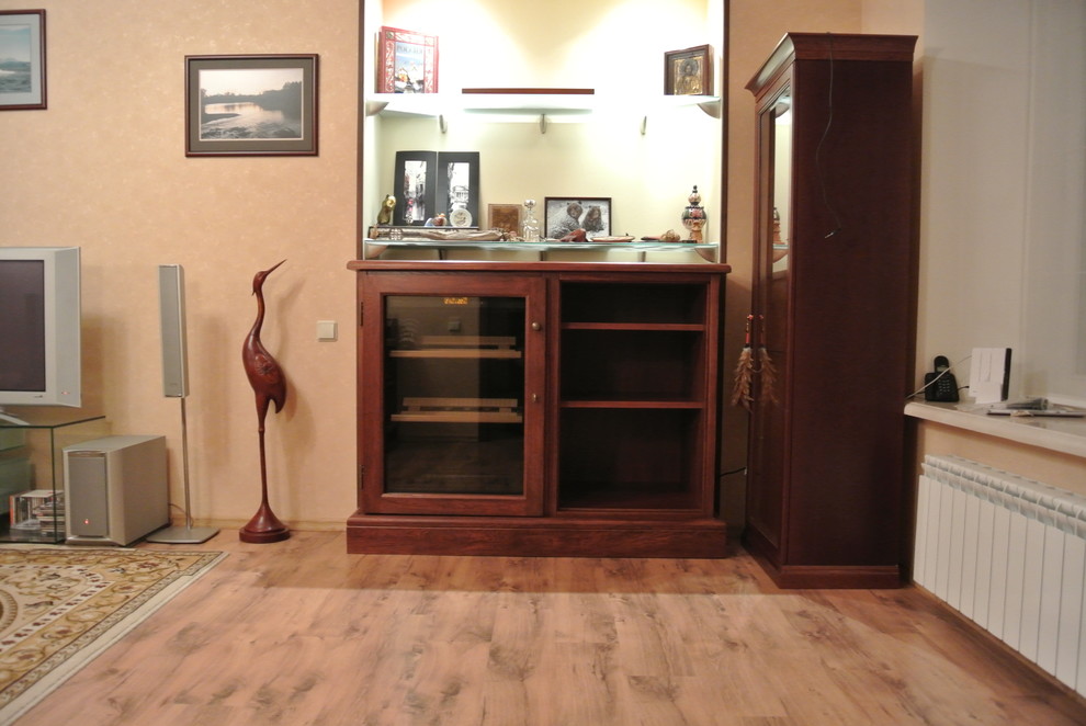 Oak Wine Cabinet. EuroCave S-Pure-S Inside.