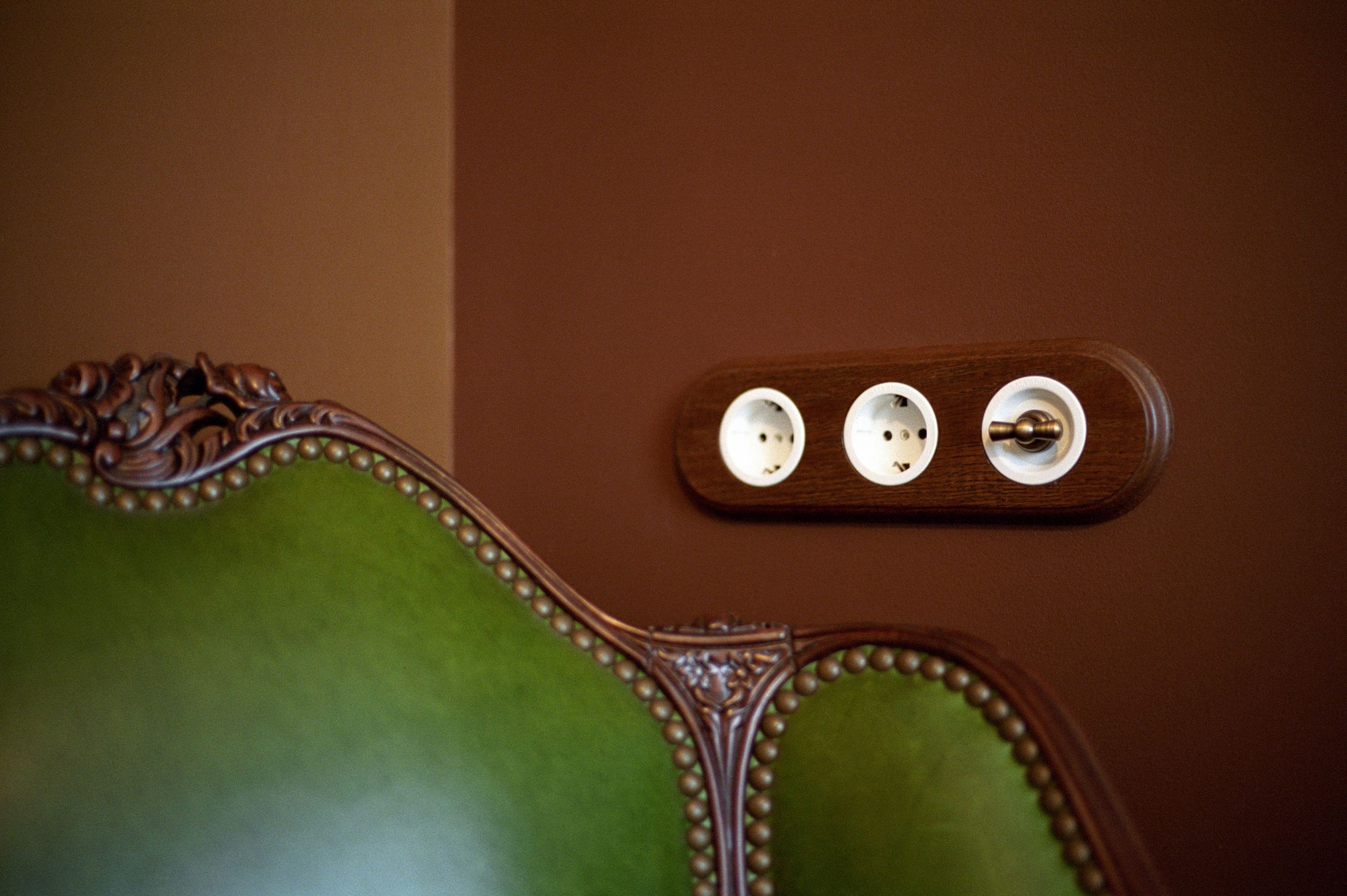 Психология: Как приучить близких экономить воду и выключать свет