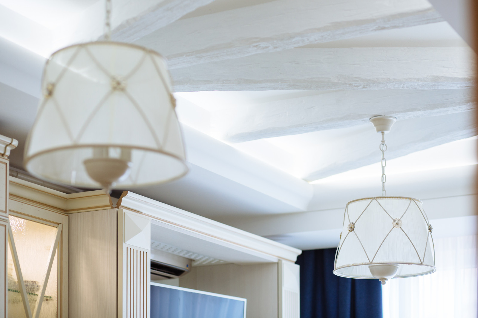 Современная интерпретация стиля "Шебби-шик" в двухкомнатной квартире на мансарде