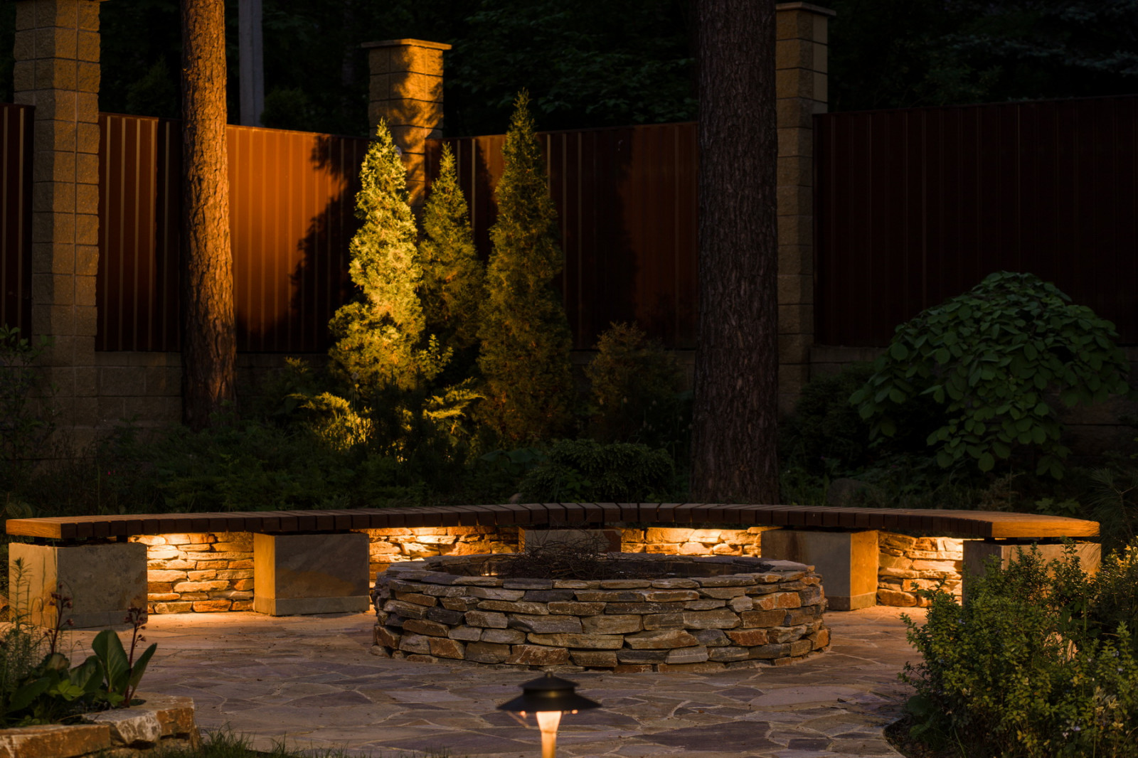 Освещение скамеек и кострища