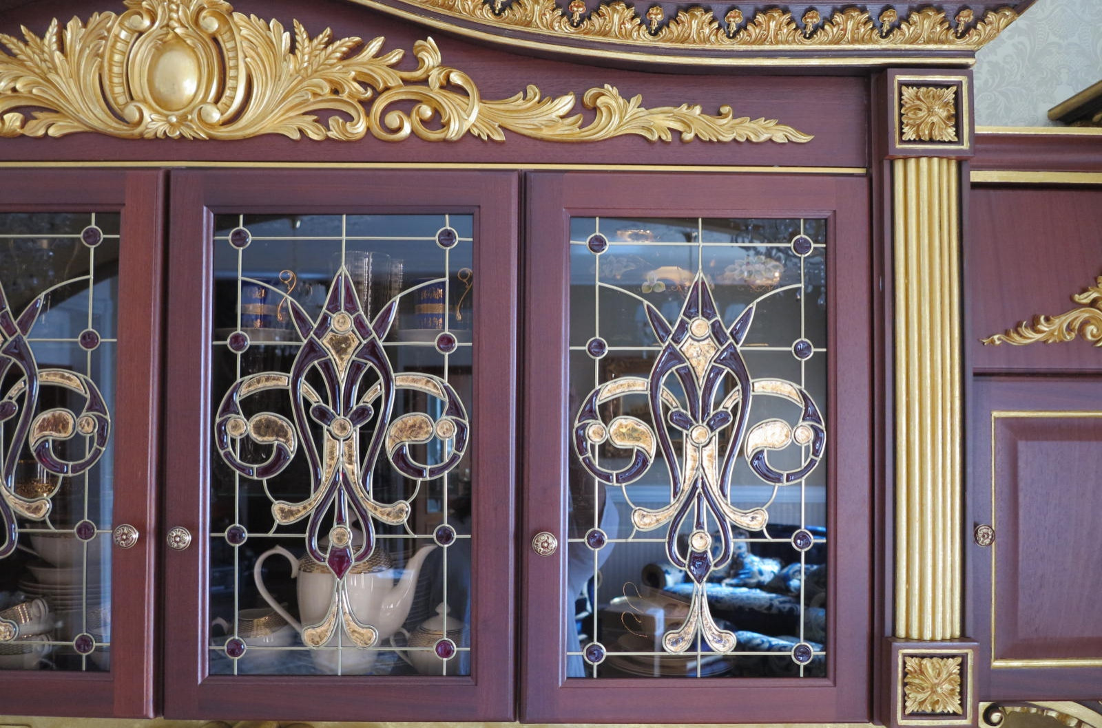 Буфет в Дворцовом стиле