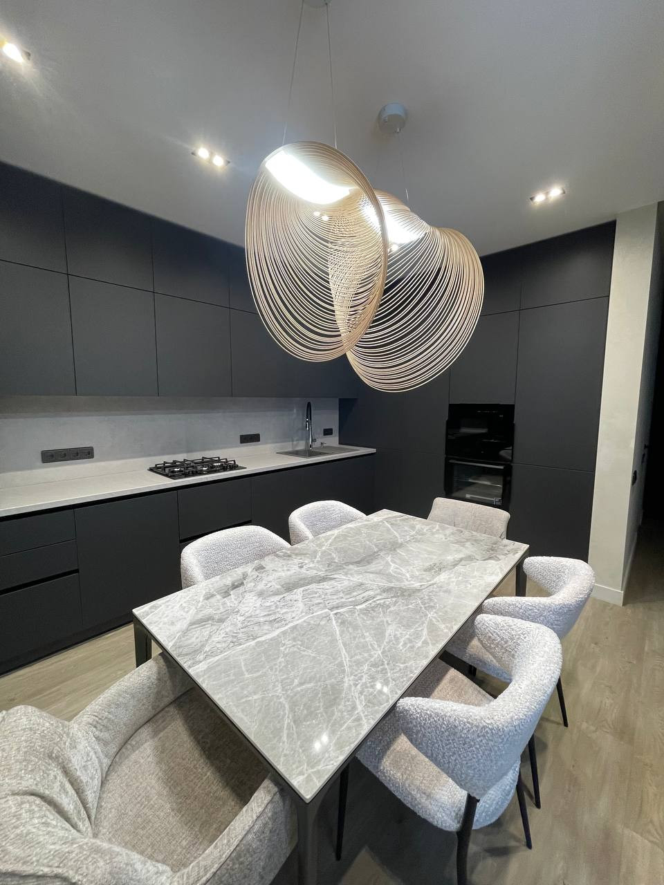 Двухкомнатная квартира с современным дизайном