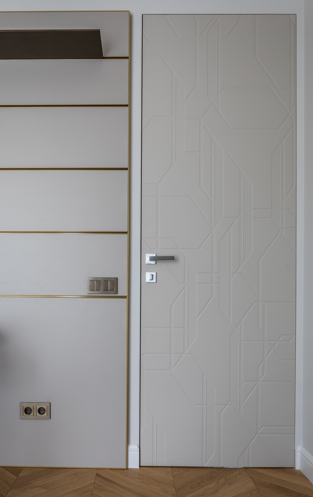 Яркая квартира с элементами из латуни