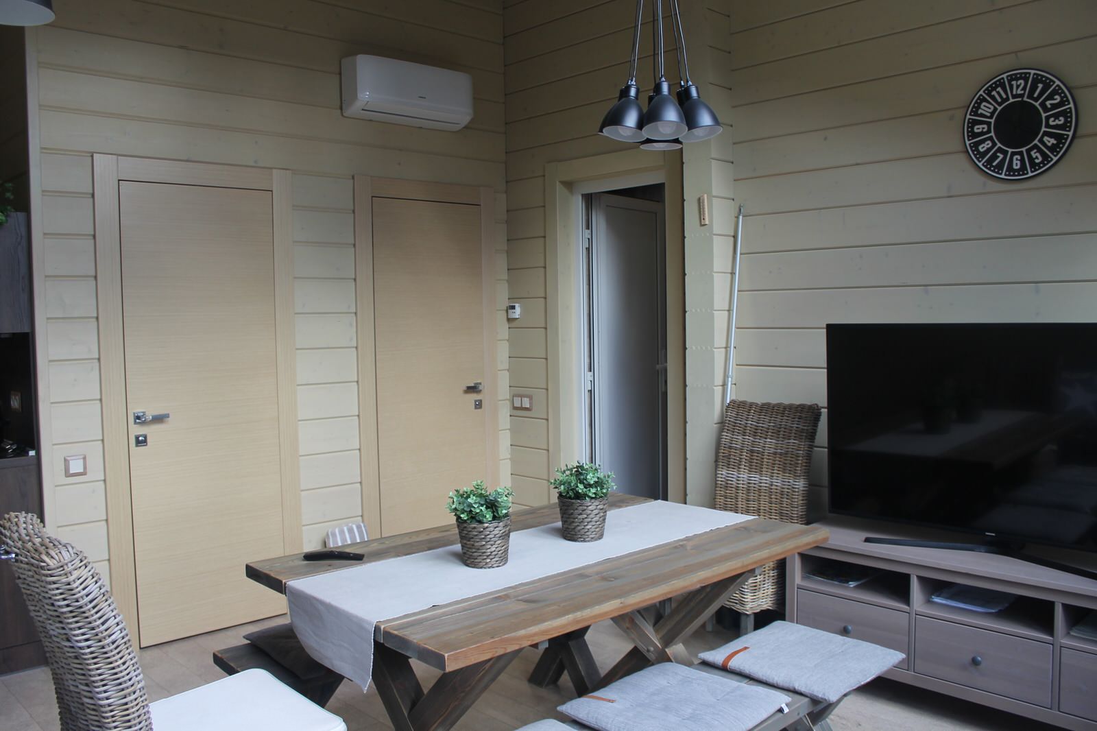 Отделка дома и бани из клееного бруса