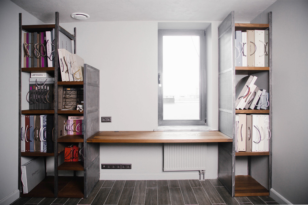 Рабочий стол и стеллаж