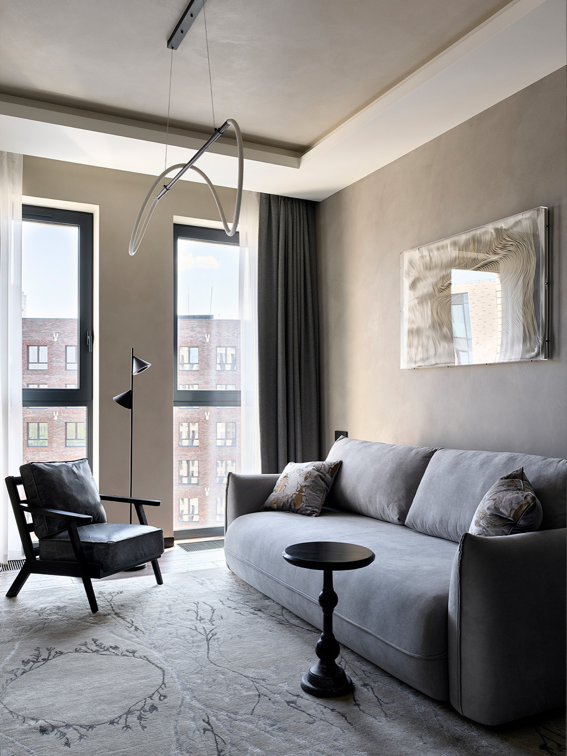 Квартира в доме с золотой аркой