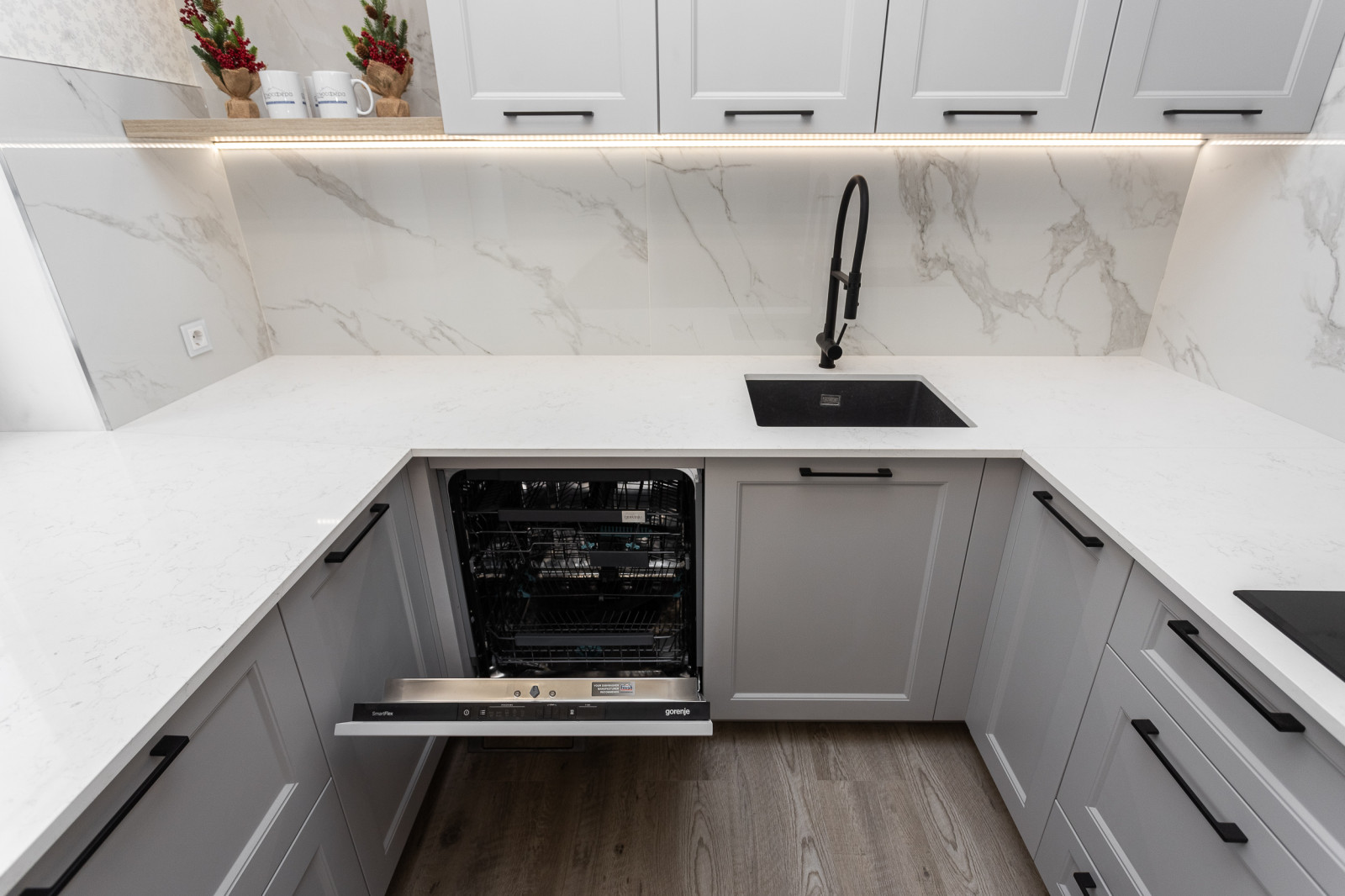 Кухня в стиле современная классика у моря