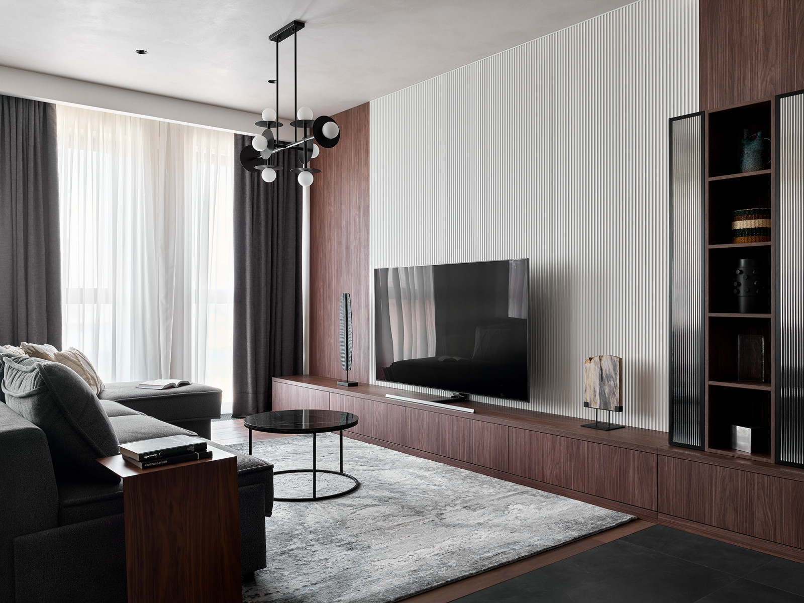 Квартира в доме с золотой аркой