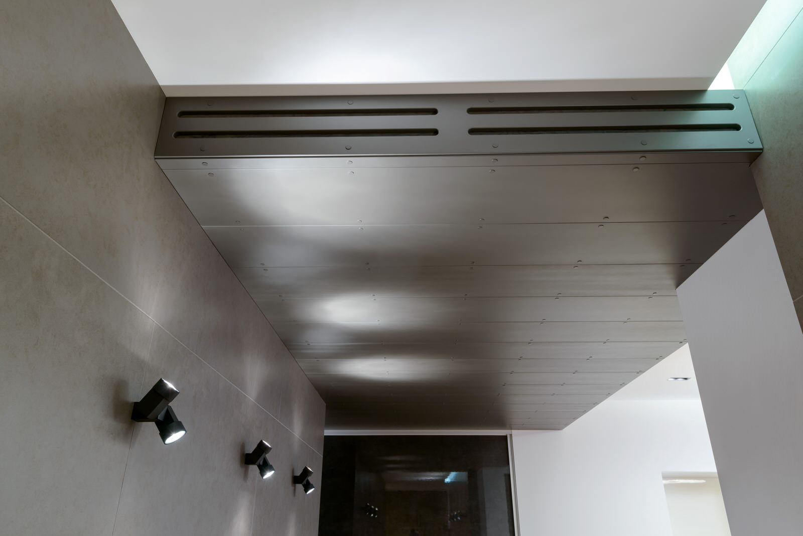 Обложка проекта: Потолочные панели из тонированной фанеры "BEARMADE"