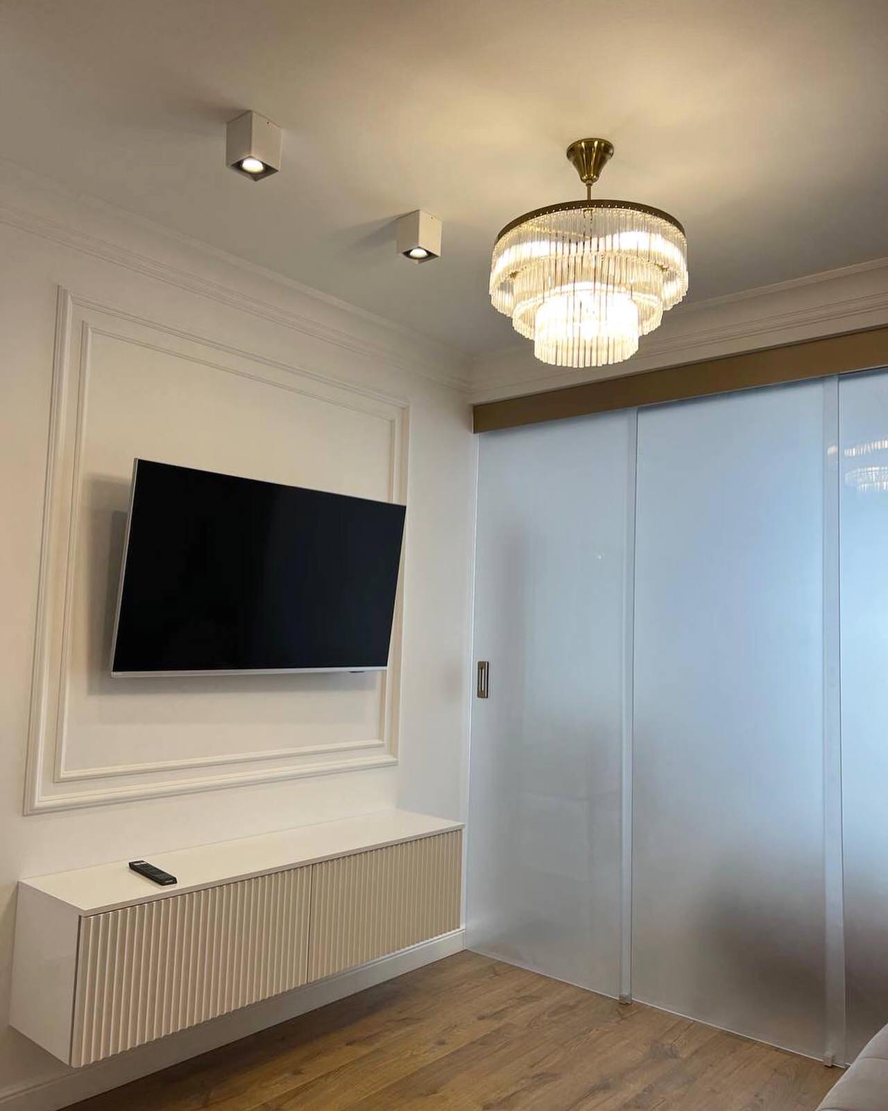 THE ASHY ROSE INTERIOR