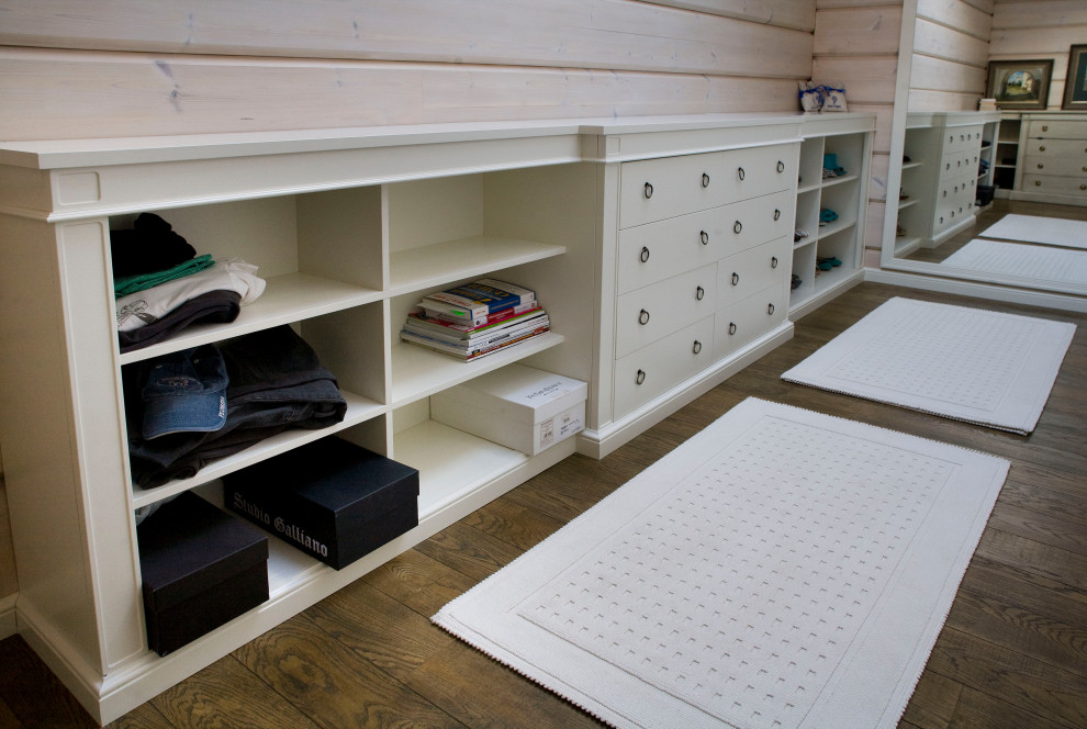 Гардеробная в деревянном доме