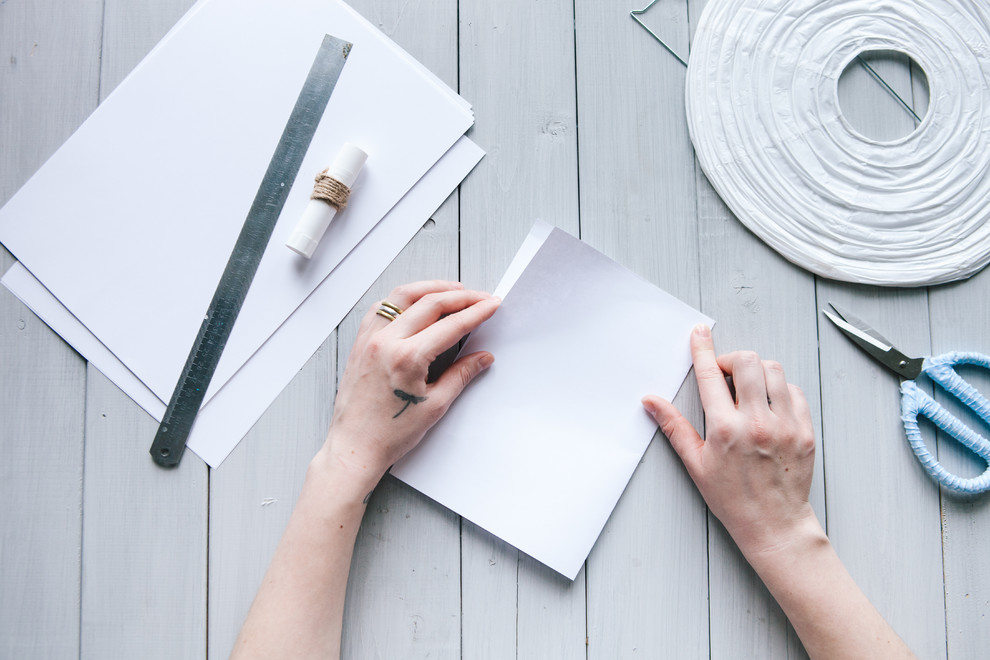 DIY: Как декорировать абажур бумажными перьями своими руками