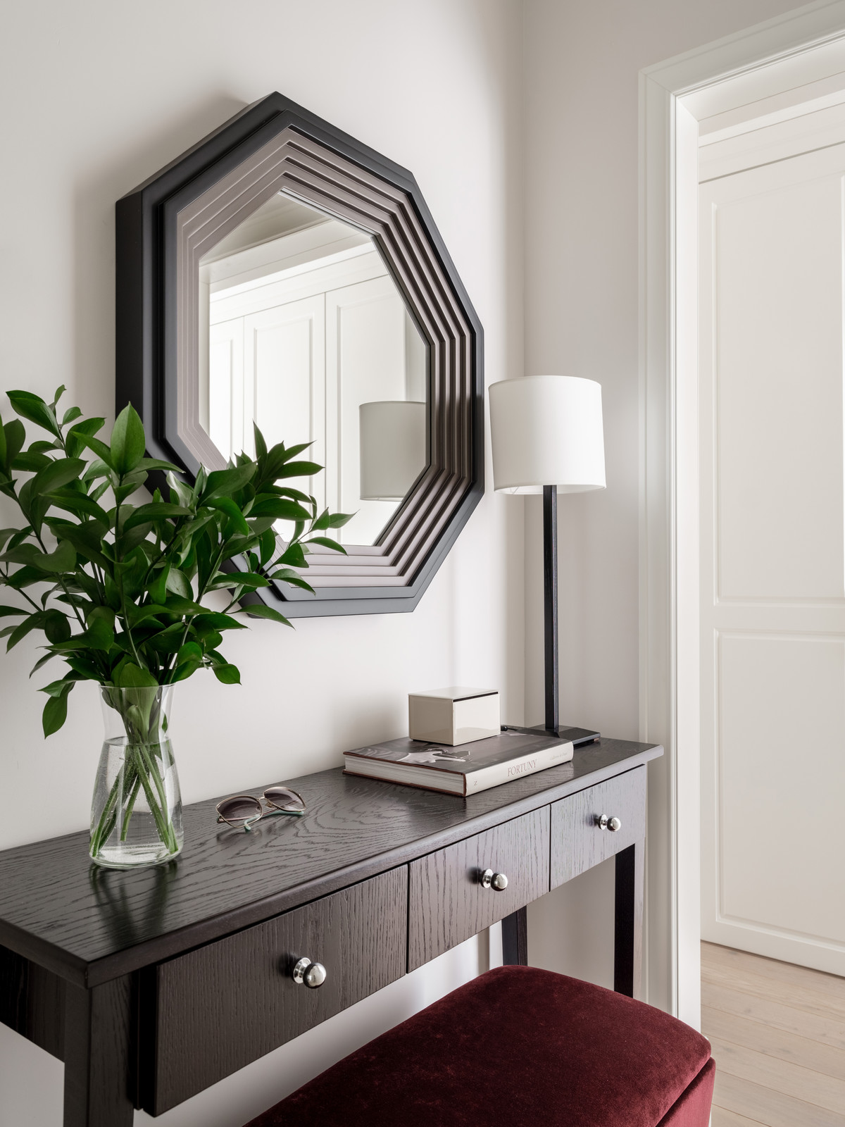 Обложка альбома: прихожая