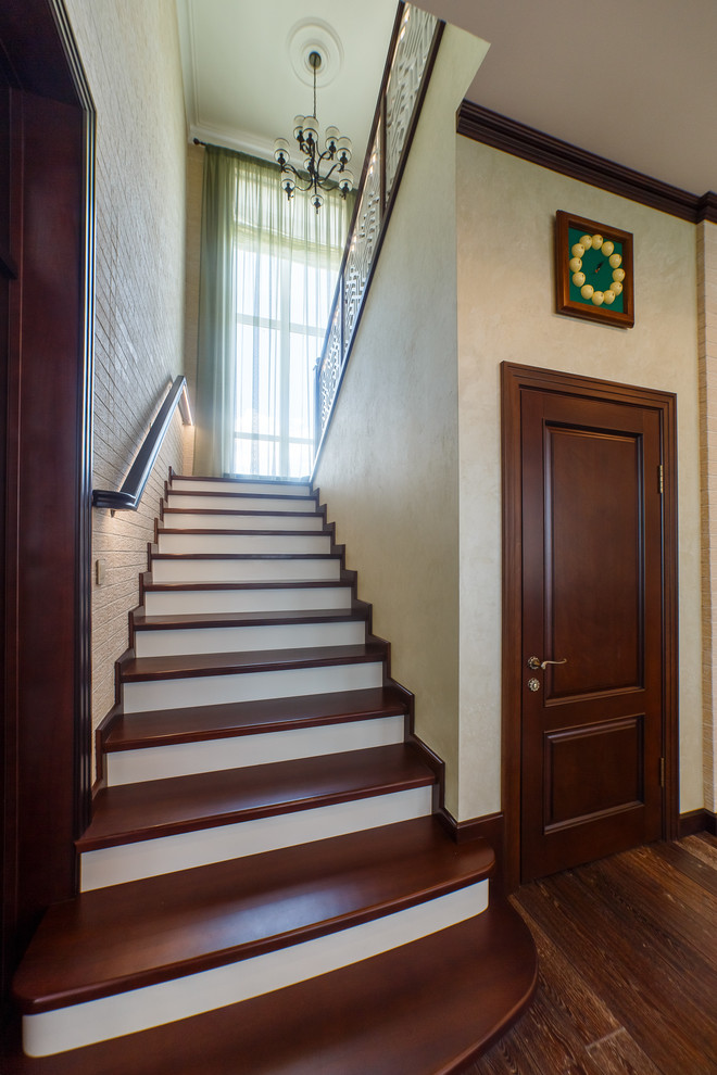 Интерьер загородного дома с двусветным пространством