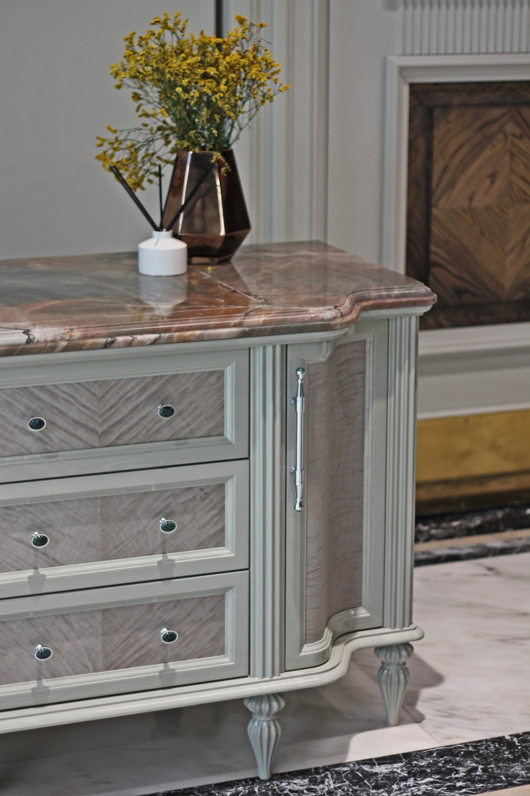 Обложка проекта: Комод в ванную комнату