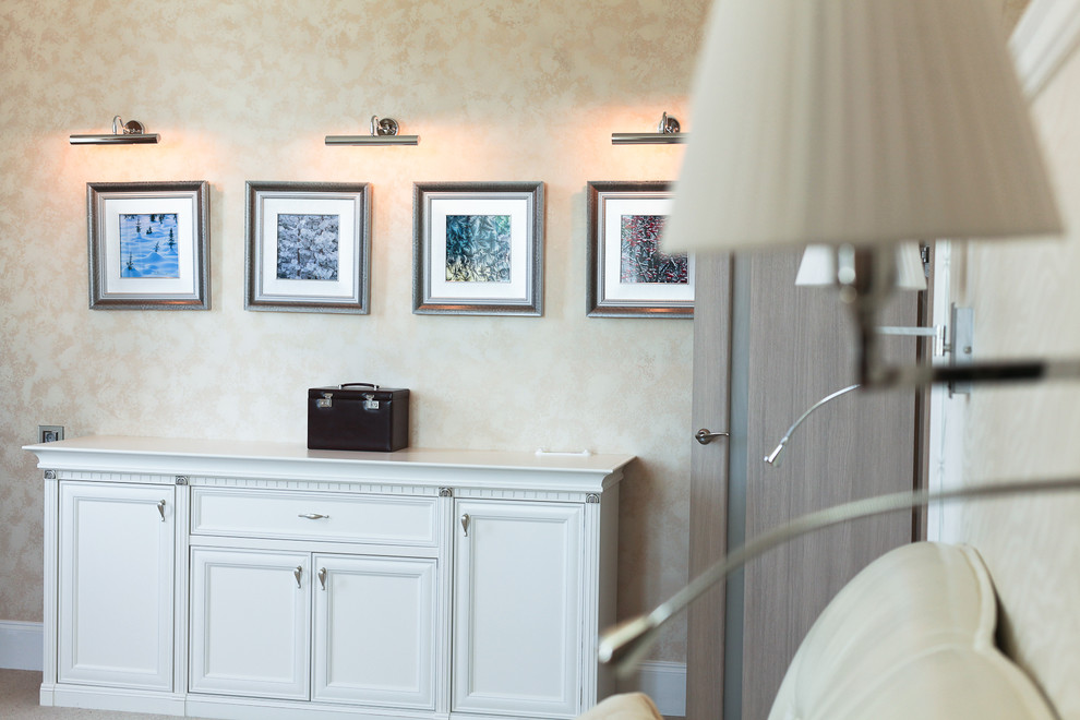 Коттедж: классический интерьер в бежевых оттенках